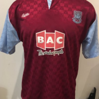 West Ham 90/91 Bukta Football Shirt: Original size 42-44 shirt from the 1990- 1991 season. Good.