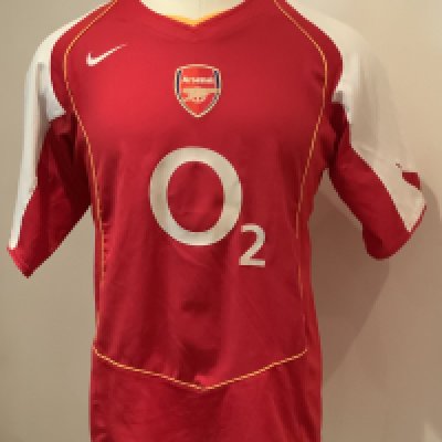 Arsenal 04 - 05 Home Football Shirt: Short sleeve red and white replica O2 in good condition. Size 42-44.