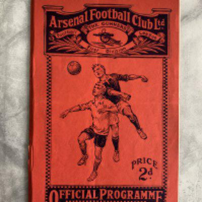 33/34 Arsenal v Huddersfield Football Programme: Good condition no team changes. Staples removed not rotted away.