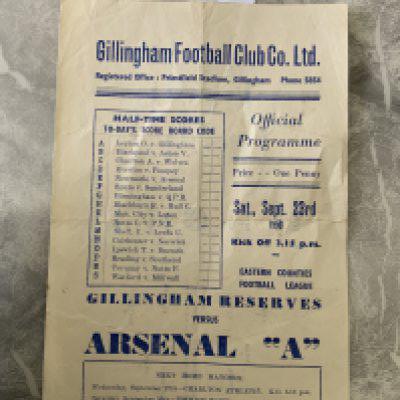 50/51 Gillingham Reserves v Arsenal A Football Programme: Eastern Counties League single sheet with no team changes dated 23 9 1950. Good with folding. Gillinghams first season back in the Football League.