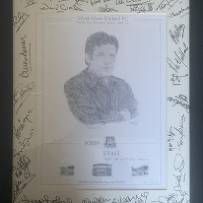 West Ham John Lyall Signed Football Artwork: Presented to Lyall by artist Paul Vater in a nice frame. Signed to border mount by thirty players who played for him from the 60s onwards.