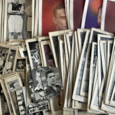 Topical Times Football Cards: Single long Panel Portraits x 94, small version x 21, large cards x 15 plus some trimmed cards and standard size cards additionally. Condition is a bit worn and at best fair overall. Instructions to sell.