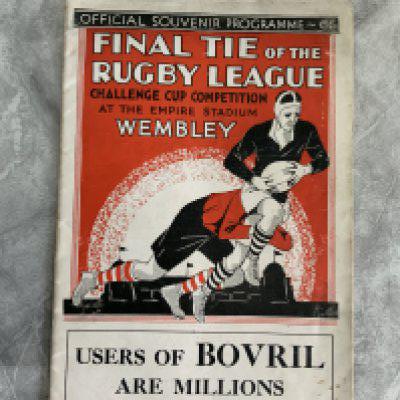 1934 Rugby League Cup Final Football Programme: Widnes v Hunslet played at Wembley in good condition with no team changes. Similar style to FA Cup final programme of same season. Rusty staples holding firm.