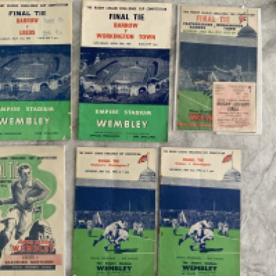 Rugby League Final Football Programmes: 1947 excellent, 1950 x 2 both with small faults, 1952 with ticket, 1955 and 1957 with writing. There are a further 12 from 1962 to 1976 in mainly good condition. (18)
