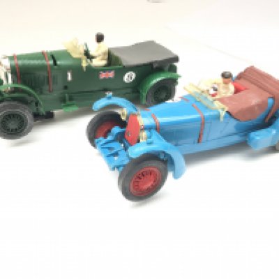 A Scalextric Bentley and a Alfa Romeo.