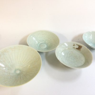 Four Chinese porcelain bowls 12.5 and 18cm wide.