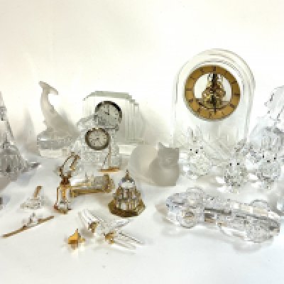 A mixed collection of crystal figurines to include Swarovski, Edinburgh Crystal, Lennox, Villroy & Boch- NO RESERVE