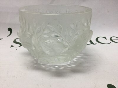 A Lalique Elisabeth vase with sparrow and foliage design. 10 cm