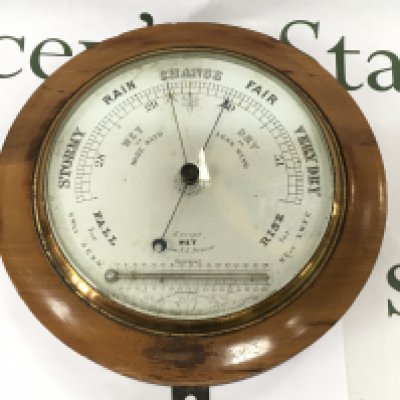 A circular wall barometer. NO RESERVE