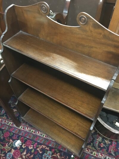 A Mahogany open bookcase, 107cm tall, 61cm wide