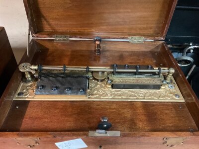 A Victorian mahogany symphoion the case with brass mounts the hinged lid enclosing the fitted 
Mechanism together with discs.