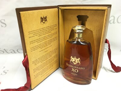 A boxed 700ml bottle of Brancoveanu XO brandy.