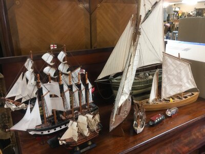 A collection of model boats, no reserve