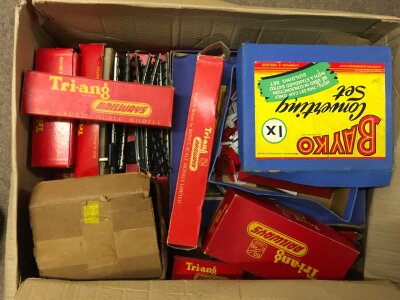 Triang train carriages boxed and Baylor connecting / building set