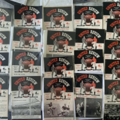 57/58 Manchester United Home Football Programmes: Complete season of Munich season league games. Very good. (21)