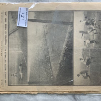 1911 Tottenham v Woolwich Arsenal Football Newspaper: Full Daily Mirror newspaper dated 26 12 1911 with rear page headline stating 47109 people watch Tottenham beat Woolwich Arsenal at White Hart Lane. Whole back page taken up with 4 large pictures of the 5-0 match.