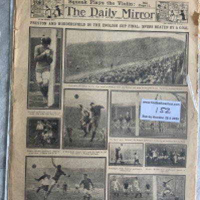 1922 FA Cup Semi Final Tottenham v Huddersfield Football Newspaper: Full Daily Mirror newspaper dated 27 3 1922 with rear page headline stating Spurs beaten by a goal. Back page has photos and captions along with a few other matches.