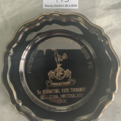 1991 Youth Tournament Tottenham Football Gift: Tornio Internazionale Switzerland was held in Bellizona from 1941 through to 2018 every year. It has been won by the biggest names in world football. This beautiful tray has the Tottenham badge to middle and the words Presented by Tottenham Hotspur FC 51st International Youth Tournament Bellizona Switzerland 1991. Tottenham drew with Bellizona in the final.