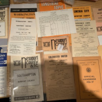 Newport County Postponed Home Football Programmes: Issues to include first programme and single sheet rearranged programme are 65/66 Luton, Colchester 66/67 Lincoln, Halifax, 67/68 Workington, 71/72 Stockport. Other postponed or abandoned include 59/60 Southampton, 60/61 Coventry, Port Vale, Watford, 65/66 Chester. Aways include 56/57 Plymouth + Coventry both December, 60/61 Shrewsbury and many more. C/W 5 books including Amber in the blood and 56/57 handbook. Nice lot.