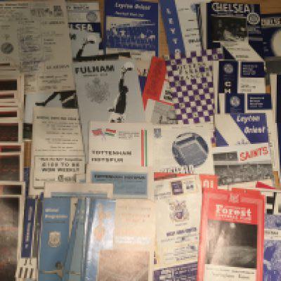 1960s Football Programmes: Quantity of mainly London clubs in very good condition. Includes 23 Arsenal homes from 70/71 all with tokens. Instructions to sell. (Est 100)