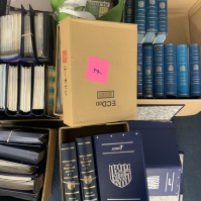 West Brom Home Football Programmes In Binders: Probable complete seasons from the mid 60s onwards in 40 official binders plus some later seasons and a few earlier programmes without binders. Mainly excellent. Must view but not for posting. (8 boxes)