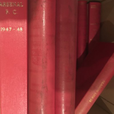 Arsenal Sets Of Home Football Programmes: Many Championship seasons with bound volumes for seasons 52/53 includes Bolton + Preston postponed, 58/59 + 88/89. Official and hand made binders for seasons 47/48 has 1 friendly 1 FA Cup and 20 league, 68/69 69/70 70/71 71/72 78/79 79/80 + 90/91. Unchecked but possibly complete with a few official binders a bit tatty. C/W a print and a few photos from 1991. (11 seasons)