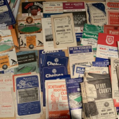 1950s + 1960s Football Programmes: Varied lot from the late 50s and early 60s in good condition. Includes 60/61 Manchester United v Exeter League Cup, 1958 FA Cup final, 59/60 Hearts v Aston Villa, 60/61 Grimsby v Bradford City reserves, Tottenham 60/61 homes x 4. Good QPR Derby Southend and Chelsea content. (Est 150)