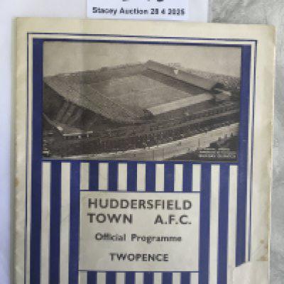 33/34 Huddersfield v Sheffield Wednesday Football Programme: First division match with no team changes but a piece missing from cover in bottom right corner. Fold.