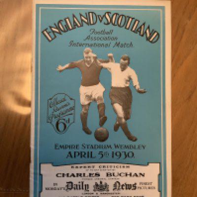 1930 England v Scotland Football Programme: Very good condition programme for full International match played at Wembley. No team changes. Staples rusting but holding firm.