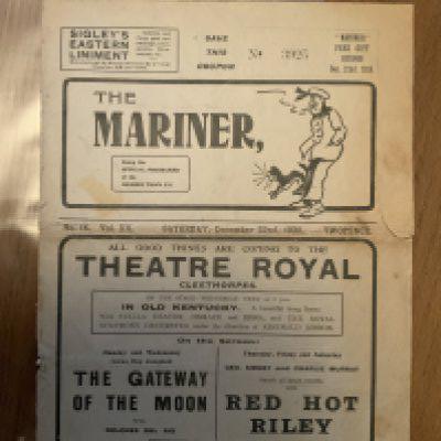 28/29 Grimsby Town v Middlesbrough Football Programme: Fair condition programme with no team changes. Tear on centre fold and on one staple.