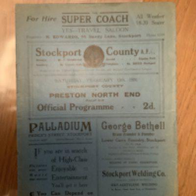 1925 - 1926 Stockport County v Preston Football Programme: Good condition programme with no team changes. Pencilled notes inside. Small split on spine and staples removed. Stockport relegated this season.