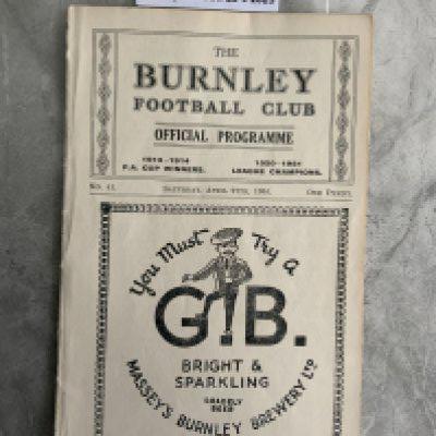 34/35 Burnley v Norwich City Football Programme: Excellent condition ex bound with covers Division Two programme with no team changes.