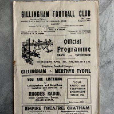 47/48 Gillingham v Merthyr Tydfil Football Programme: Very good condition programme with no team changes. Dated 14 4 1948 from the Southern League.
