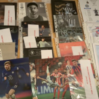 Chelsea 2019 - 2020 Covid Era Football Programmes: 10 homes and 6 aways together with 16 team sheets. (32)