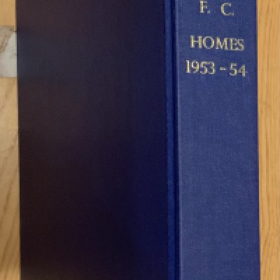 53/54 Chelsea Home Football Programmes: All 21 home league football programmes in very good condition in a blue binder with gold lettering stating Chelsea FC Homes 1953-54.