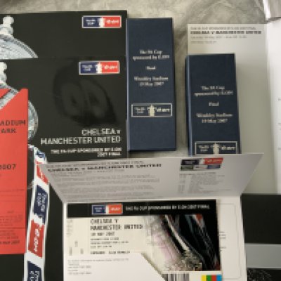 2007 FA Cup Final Football Memorabilia: First FA Cup final back at Wembley between Chelsea and Manchester United. Previous winners at the old ground were invited by the FA to celebrate this occasion. There are 2 programmes lanyards boxed pens and tickets, Menu, VIP parking, letters, badges etc. C/W 2006 programme and ticket and a few other final programmes. Former property of guest Alan Taylor.