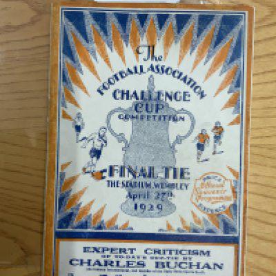 1929 FA Cup Final Football Programme: Bolton v Portsmouth in good condition with no team changes. Professional repair to centre page staple area.