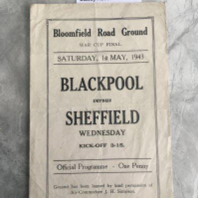1943 War Cup Final North Blackpool v Sheffield Wednesday Football Programme: Hard to obtain dated 1 5 1943. Plentiful pencilled team changes and a small tear to spine. Folding and overall in fair condition.