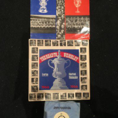 Everton Liverpool + England Vinyl Football Records: 12 inch records one named Mersey Boot which one side has from the mid 60s Evertons road to Wembley for the FA Cup and Liverpools Championship winning season. From 1966 there is the 1966 FA cup final Everton v Sheffield Wednesday and a 7 inch single named Back Home which was Englands 1970 World Cup record. (3)