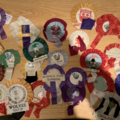 Football Rosette Collection: Wide range of teams mainly from the 70s. Includes QPR Celtic Scotland Germany Sheffield United, Spain 1968 Wolves League Cup Final 1980. Fair condition. (25)