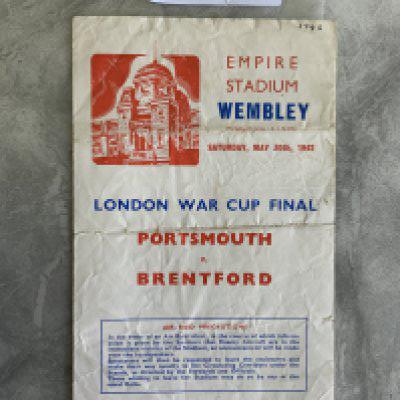 1942 Portsmouth v Brentford Cup Final Football Programme: London War Cup Final played at Wembley. Fair condition with no team changes. Tiny tears to edge and heavy fold.