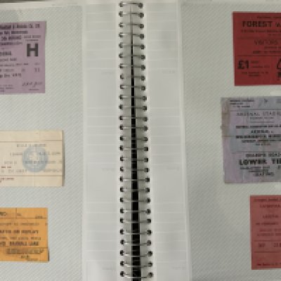 Arsenal Football Tickets: Home and away from 1968 to 1989 in mainly very good condition. Includes first match defending their title home v Chelsea on 14 8 1971. (est 300)