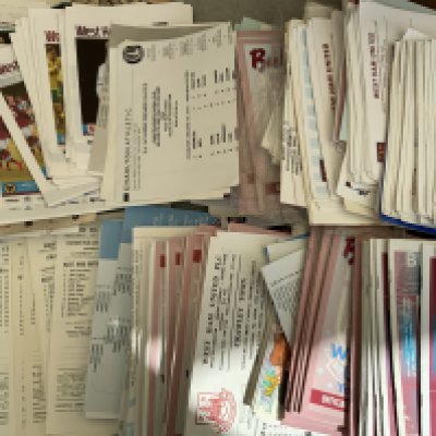 West Ham Reserves + Youth Football Programmes: Mainly homes from the 90s onwards in excellent condition with no writing, some nice issues included. (est 200)