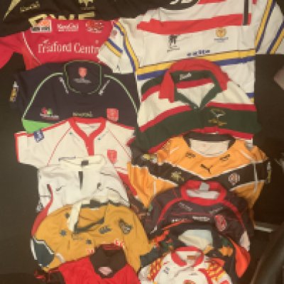 Rugby Shirt Collection: Excellent condition shirts in at least mens large sizes and larger. Teams include Wigan Wasps Saints Castleford Whitehaven HKR and Ospreys. (16)