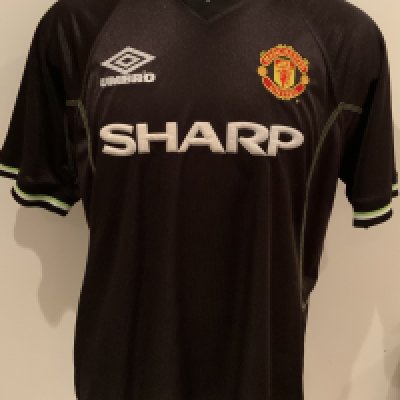Stam 98/99 Manchester United 3rd Kit Football Shirt: Black XL short sleeve shirt in very good condition with Stam 6 to rear. Man Utd won the treble this season.