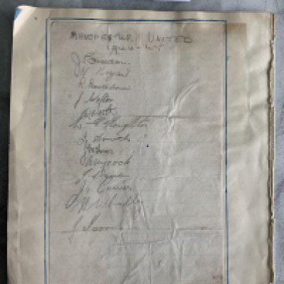 1944 - 1945 Manchester United Football Autographs: Page stuck down and signed by 13 of the squad which got to the Cup Final North v Bolton. Late war season hard to obtain signatures.