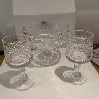 1983 Manchester United v Liverpool Testimonial Football Gift: Billy Drennan memorial match played on 3 8 1983 in Belfast between Liverpool and Manchester United. Crystal bowl and two glasses all engraved with match details and given to Manchester United.