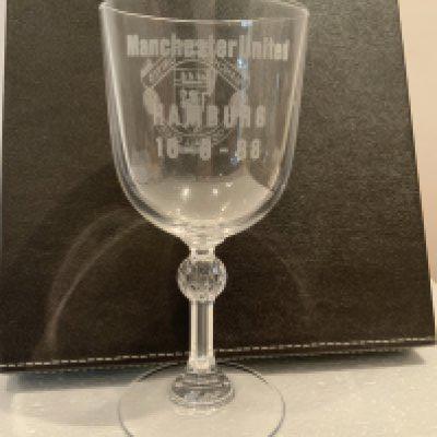 1988 Hamburg v Manchester United Players Gift: Heavy stemmed glass engraved Manchester United v Hamburg 16 8 1988 with the reverse having the Manchester United club badge embossed.