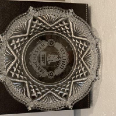 Manchester United Crystal Dish: Heavy quality 8 inch dish probably from the 1980s and possibly not commercially available. Manchester United badge to centre.