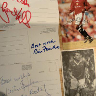 Manchester United Football Photos: 3 postcards with signatures to rear of Foulkes Strachan and Buchan, Tommy Docherty with FA Cup press photo and a few more. Instructions to sell.